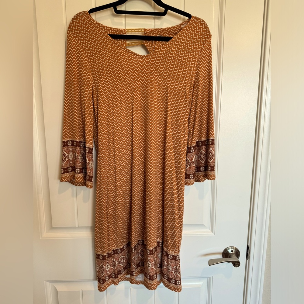 Pretty detailed dress.